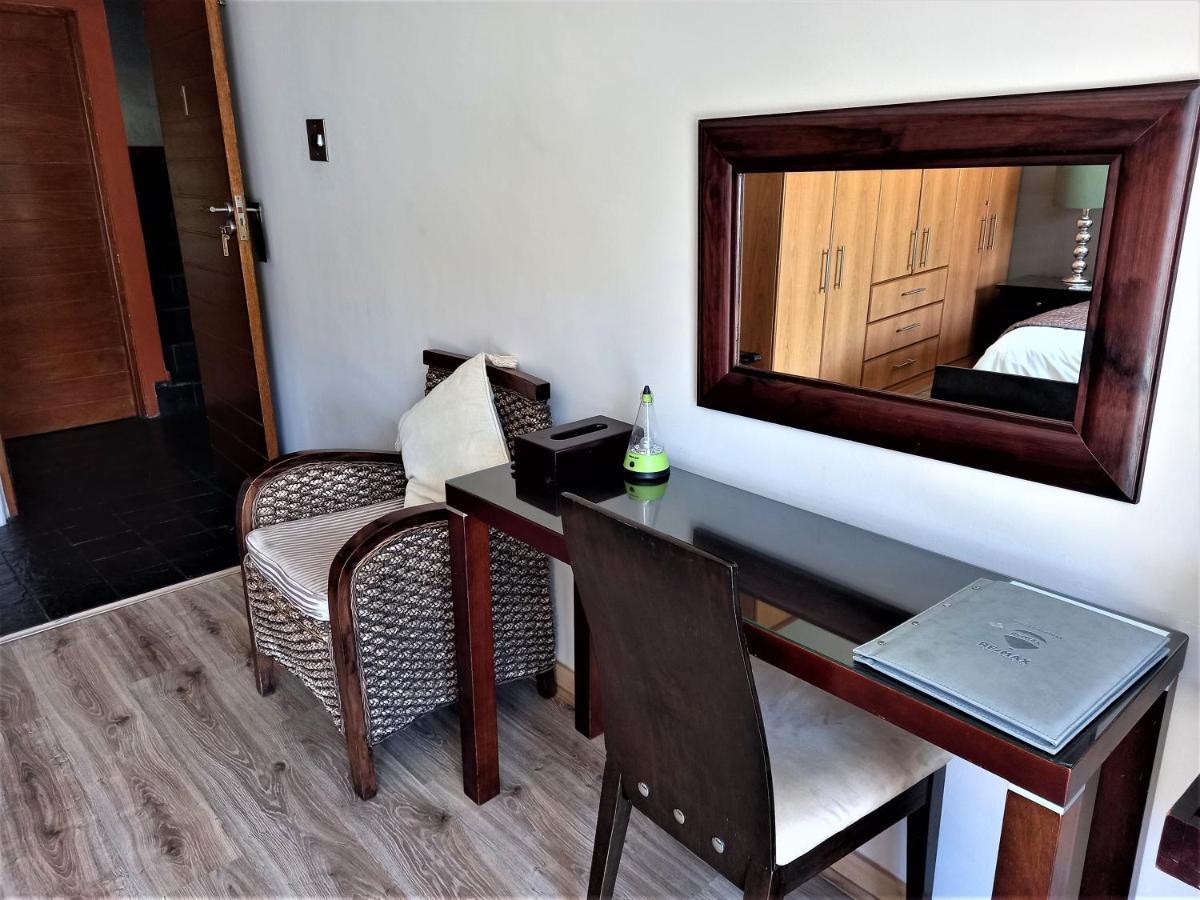 Mandalay Beach Guest House Блубергстранд Екстериор снимка