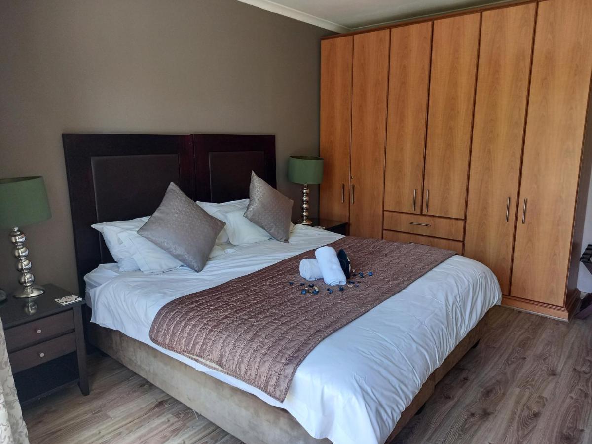 Mandalay Beach Guest House Блубергстранд Екстериор снимка